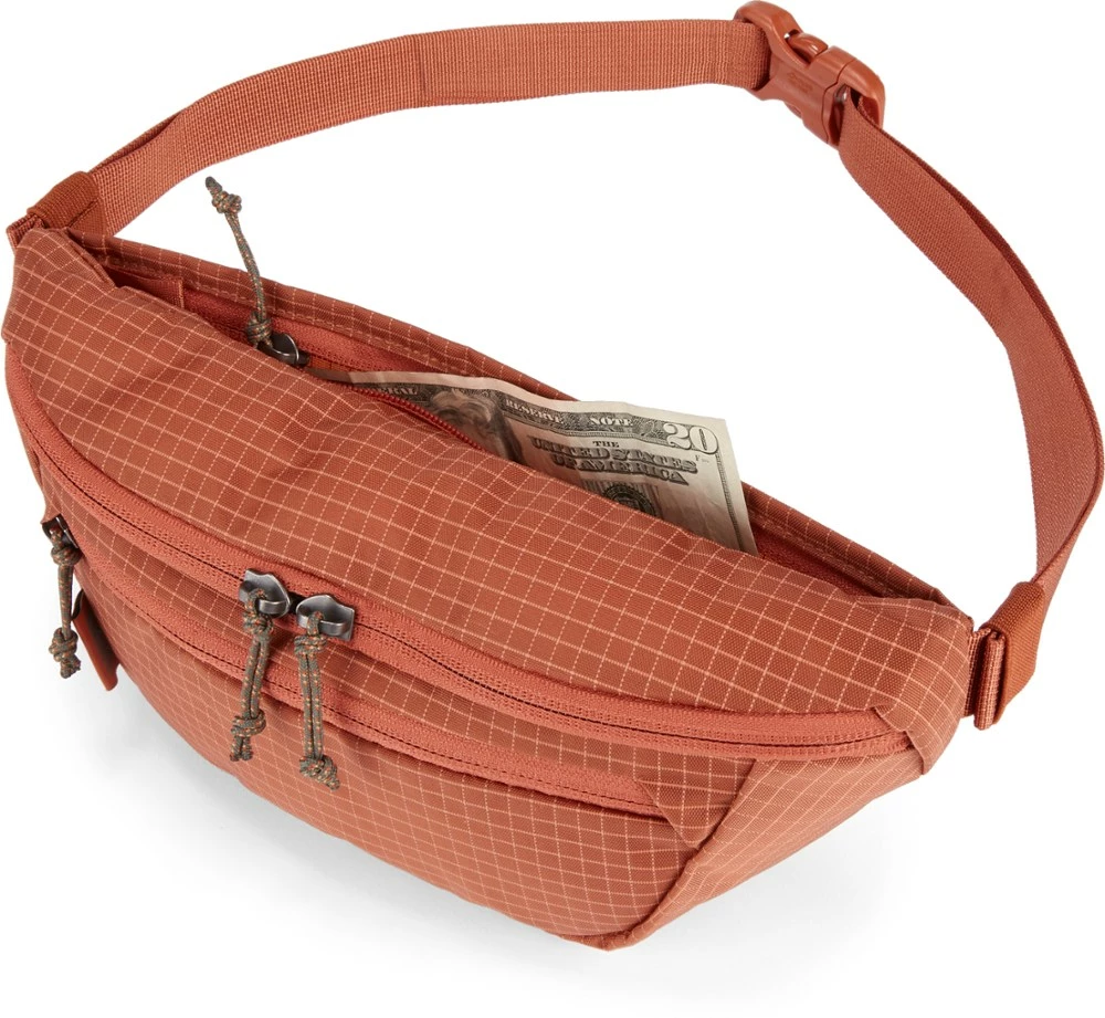 REI Co-op Trail 2 Waist Pack 8 REI Co-op Trail 2 Waist Pack - Image 8