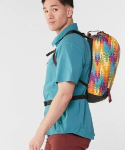 REI Co-op Flash 18 Pack - Pride Graphic Edition -REI CO-OP Sale 404715cd 6dea 43a1 b940 8f4f4ebd860f