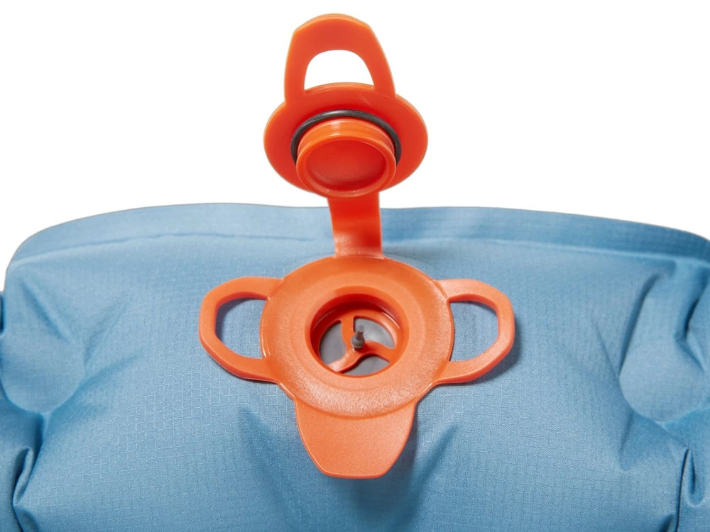 REI Co-op Helix Insulated Air Sleeping Pad 4 REI Co-op Helix Insulated Air Sleeping Pad - Image 4