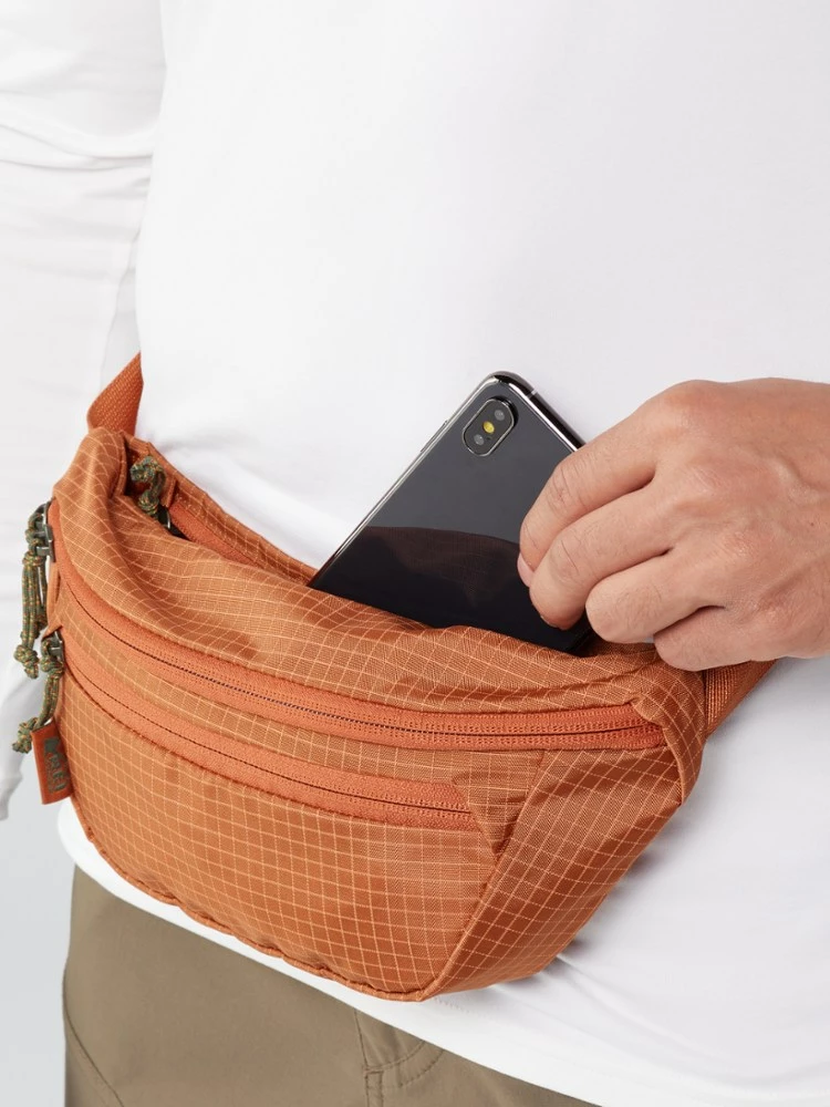 REI Co-op Trail 2 Waist Pack 5 REI Co-op Trail 2 Waist Pack - Image 5