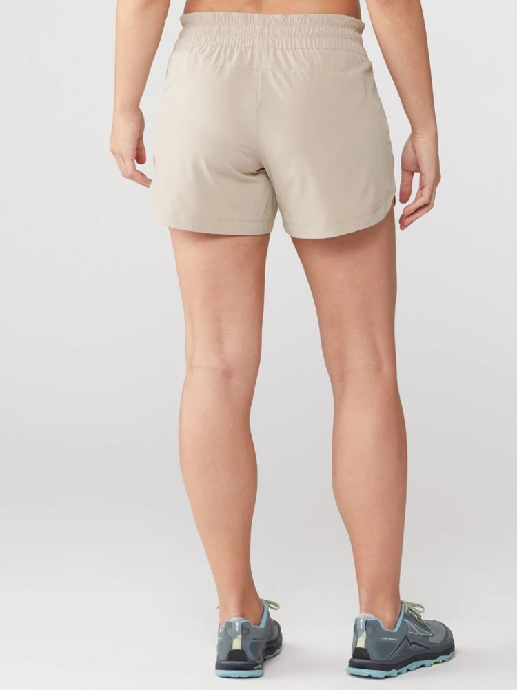 REI Co-op Active Pursuits 4.5" Shorts - Women's 3 REI Co-op Active Pursuits 4.5" Shorts - Women's - Image 3